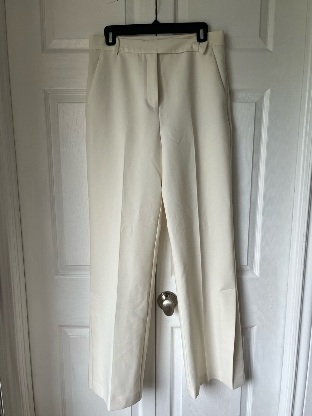 🦙 MANGO - Warm white, high waisted, pleated trousers with slitted legs